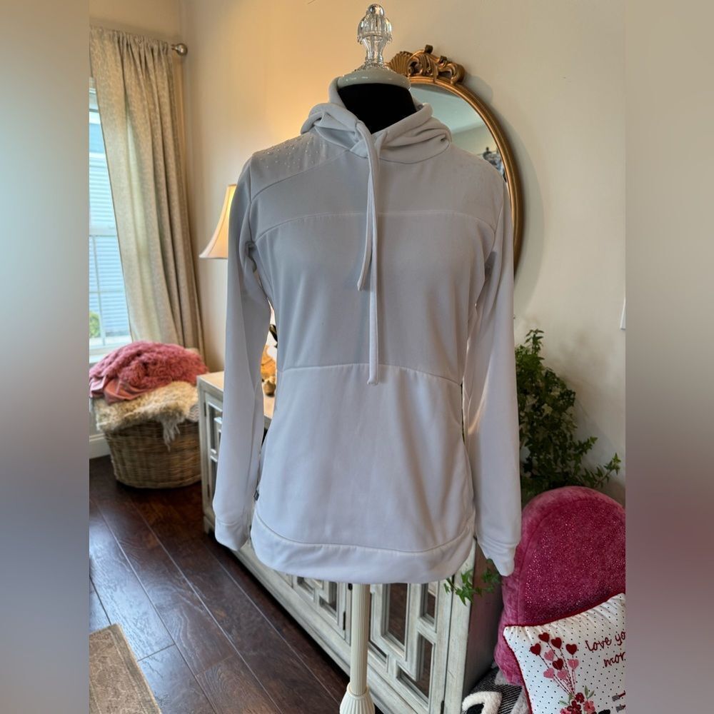 Cabela’s white sweatshirt, size medium
